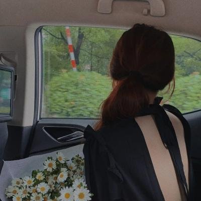 一线女星又出大瓜：深夜密会神秘女子，经纪人连夜公关，一个月