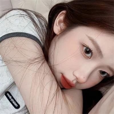 乐坛天后私下抽烟，一夜之间内幕曝光，本人沉默不回应
